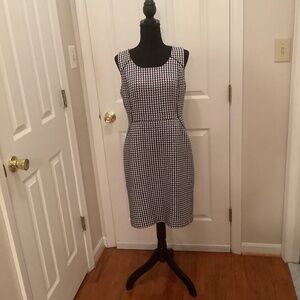 Anne Klein in its Best!  Beautifully Woven Navy Blue and White Sheath Dress